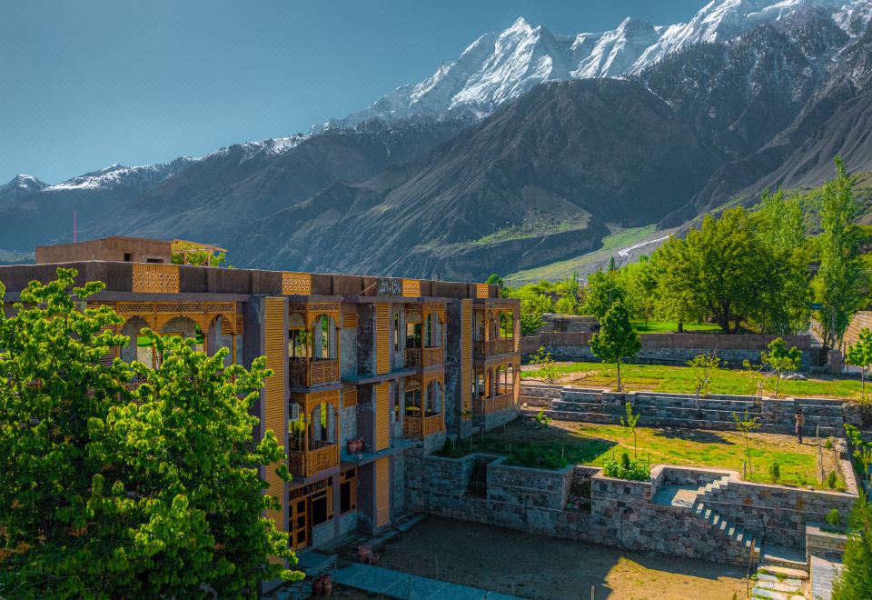 dumani nagar hotel & resort